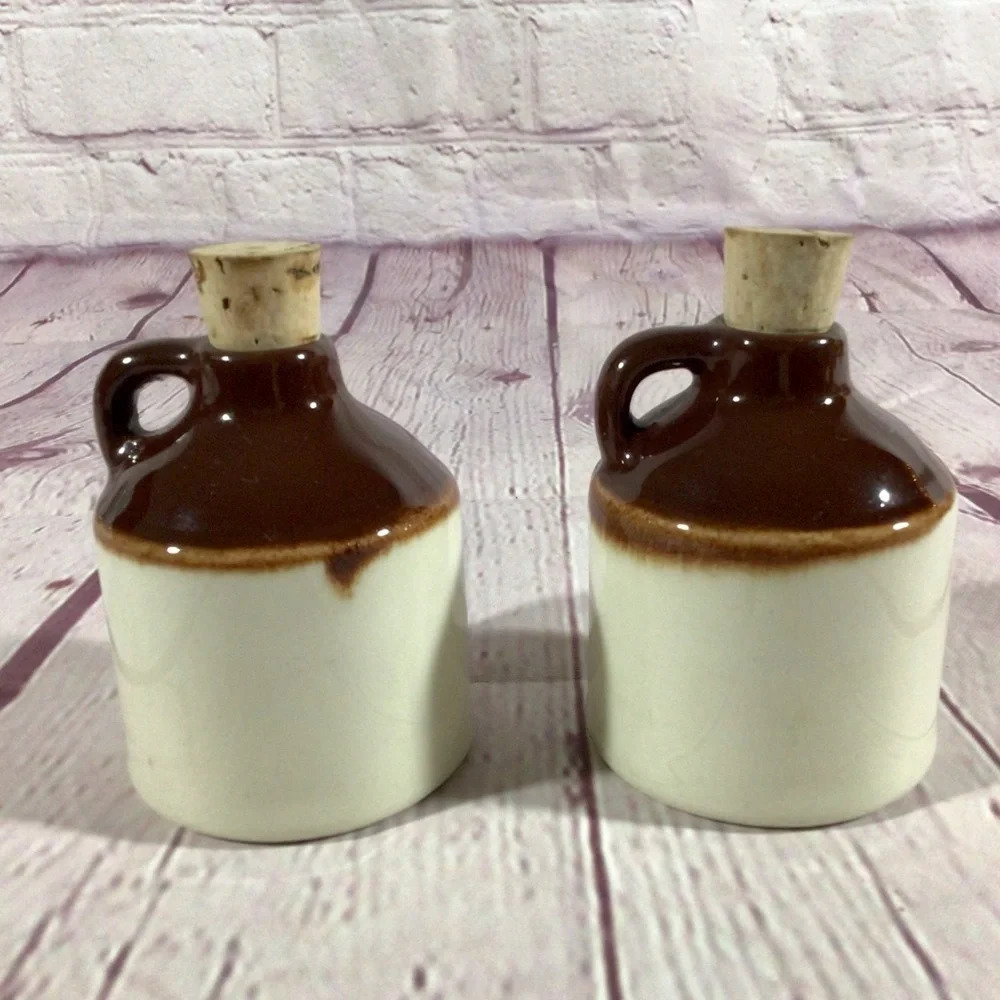 Vintage Desert of Maine Souvenir Ceramic Salt and Pepper Shakers - Picture 3 of 6